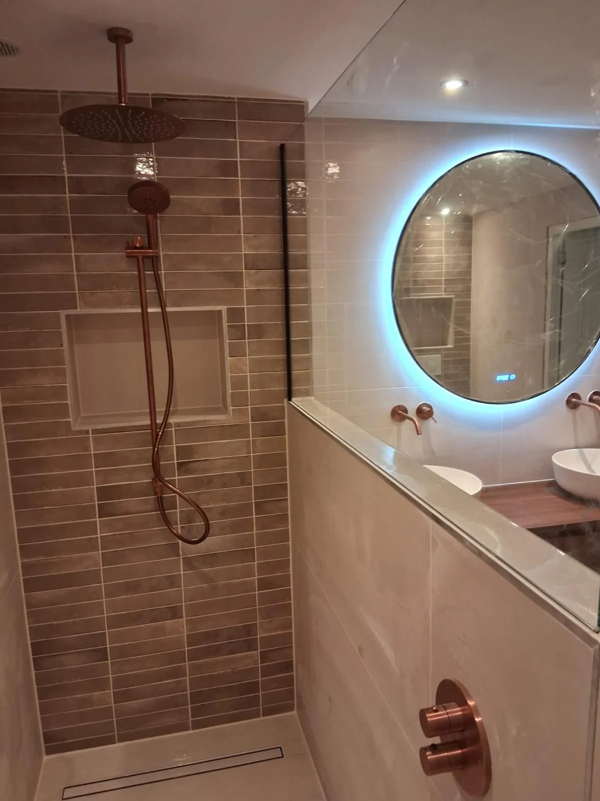 Uitgevoerde badkamer renovatie door All-Work Services