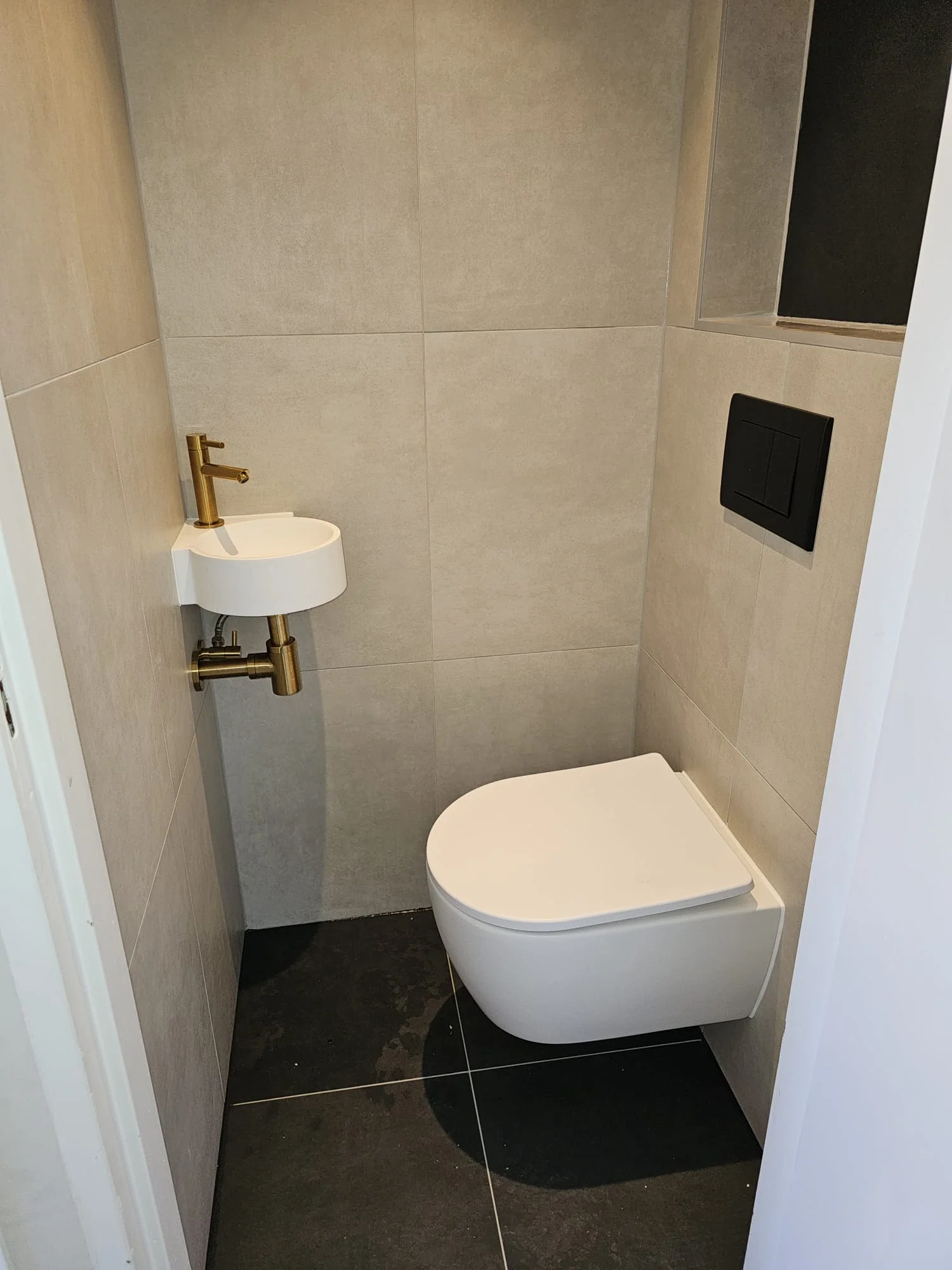 Toilet renovatie Den Haag - nieuwe betegeling
